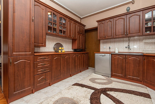 Wohn- und Geschäftshaus in Sutomor zu verkaufen